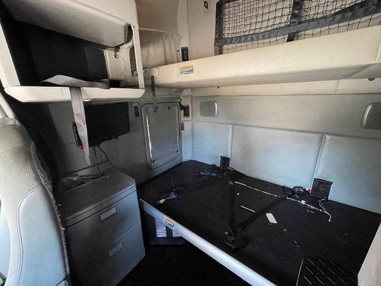 2018 Kenworth T680 image 25