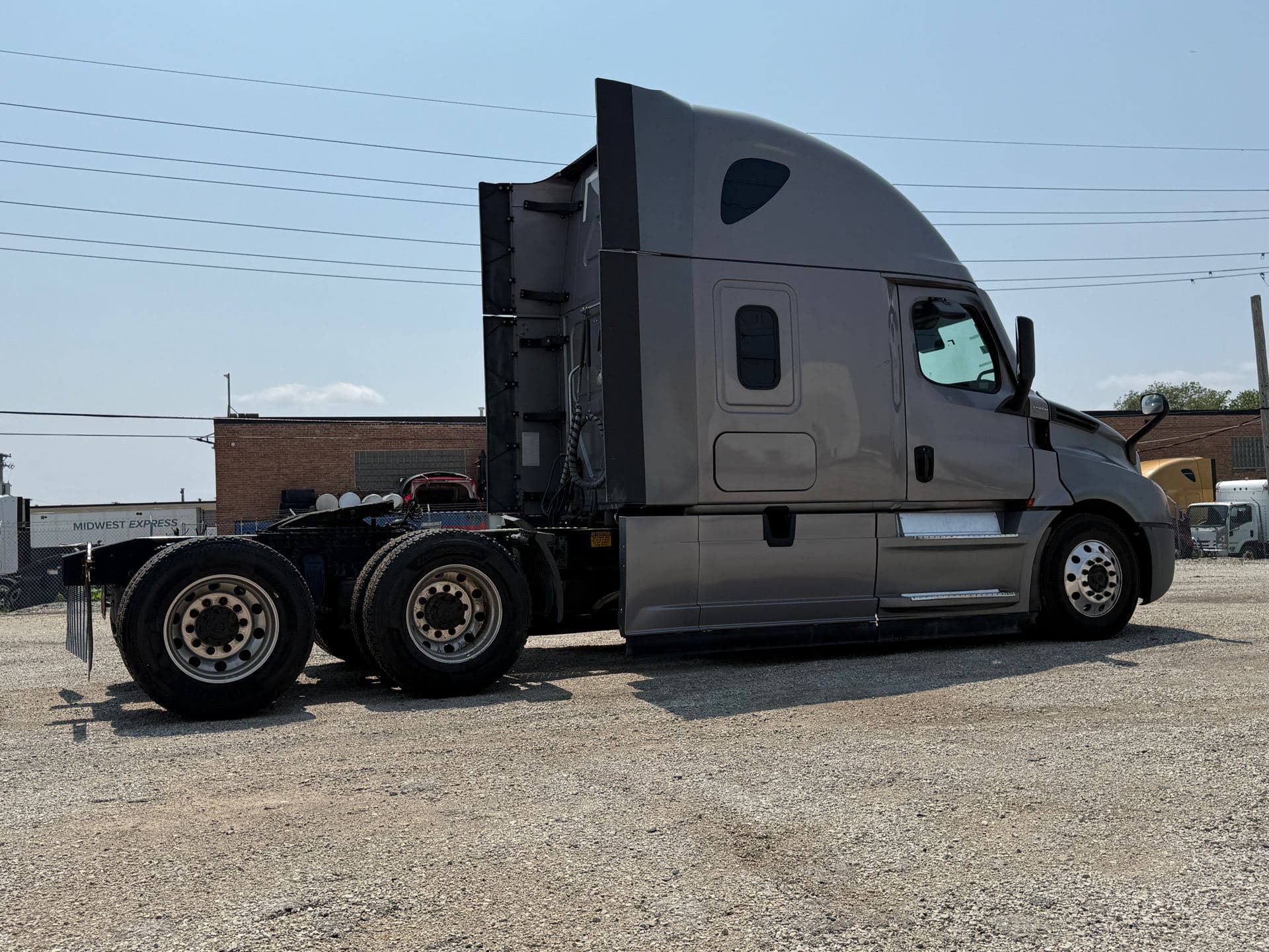 2022 Freightliner -383k - 14k Hours - 455 HP - Swift Fleet Truck! image 9