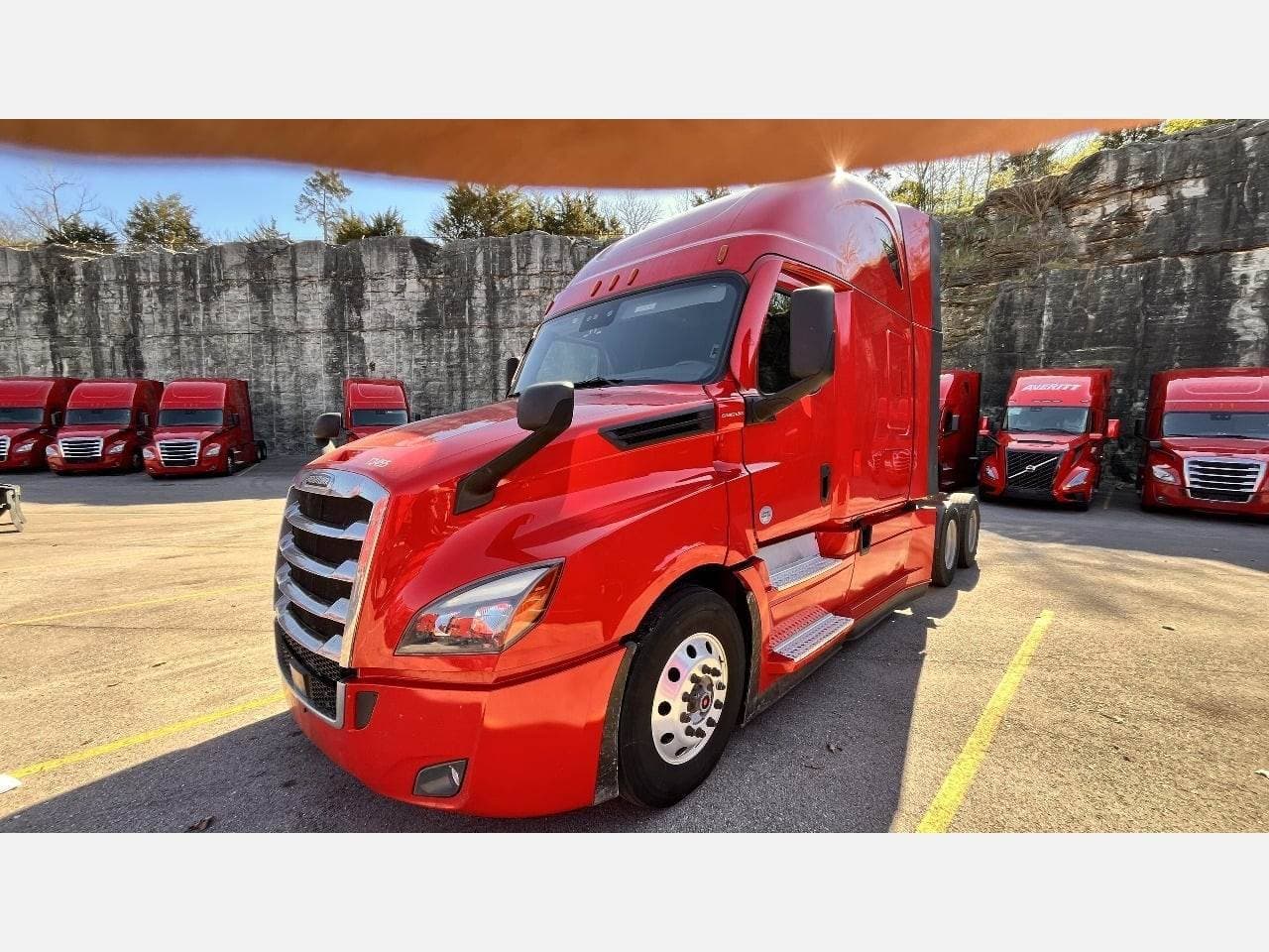 2023 Freightliner Cascadia 126 image 1