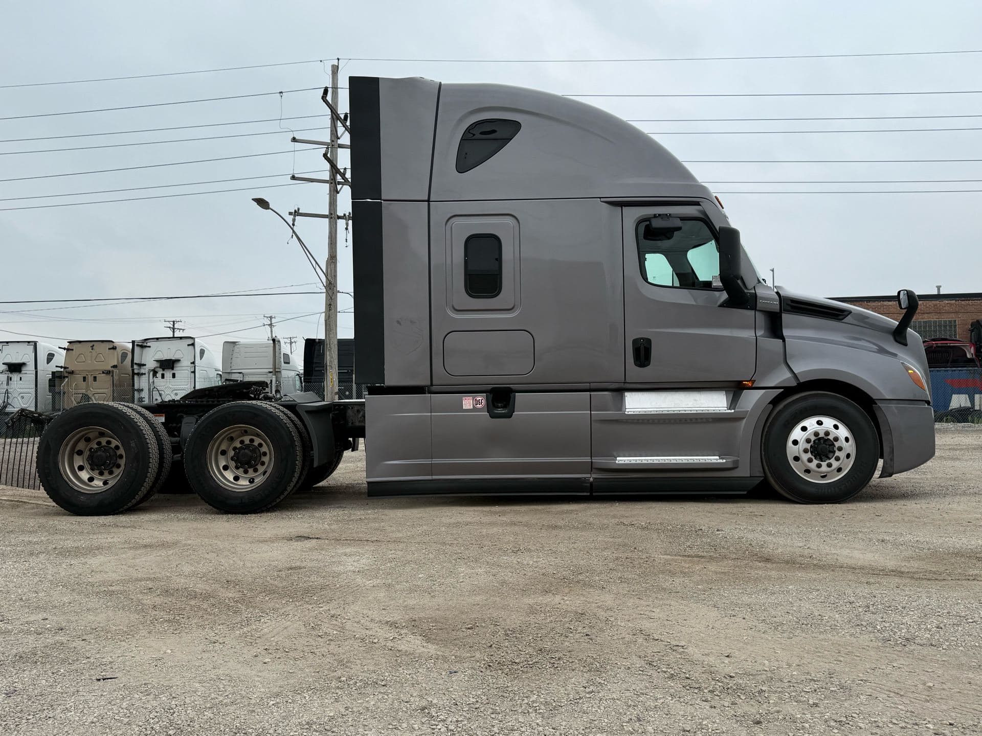 2022 Freightliner - 445k - 12k Hours - 455HP image 18