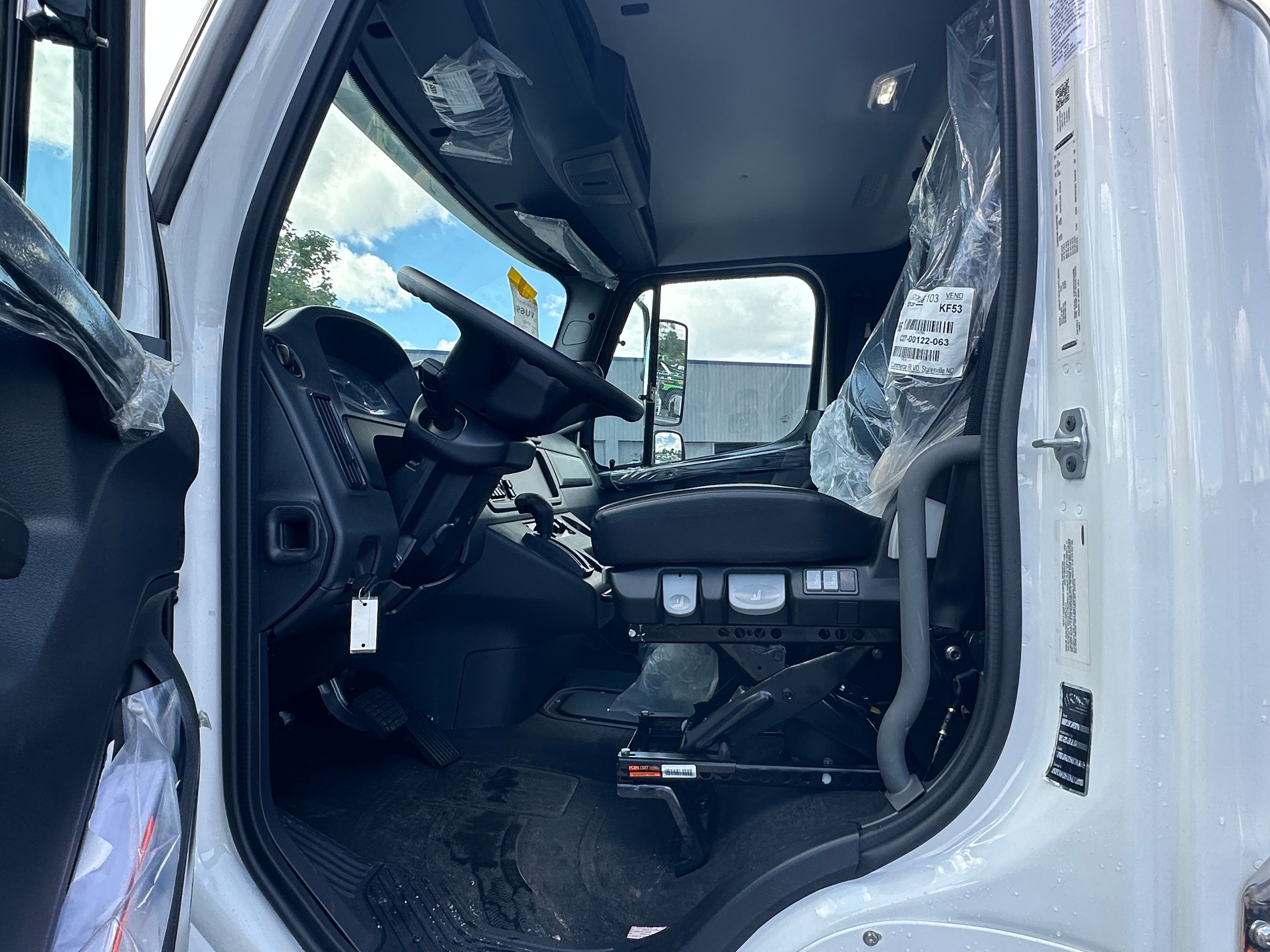 2025 Freightliner M2 106 Medium Duty WITH A CENTURY 21.5' STEEL CARRIER  (SK#: 6257C)  image 11