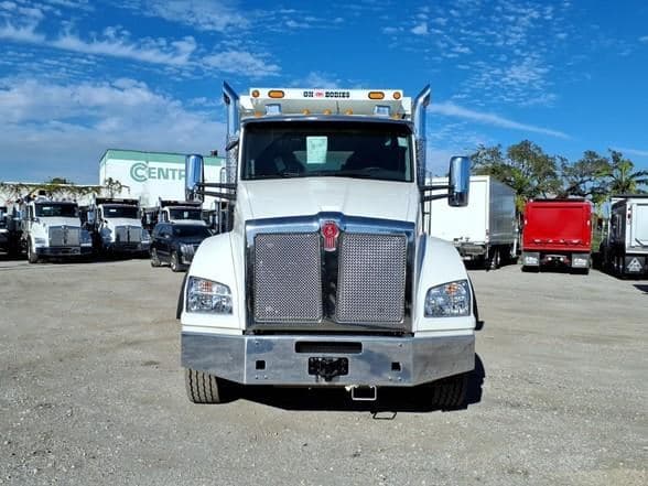 2026 Kenworth T880 image 2