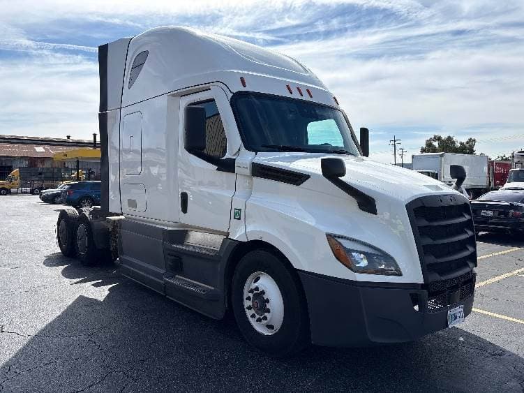 2023 Freightliner Cascadia 126 image 1