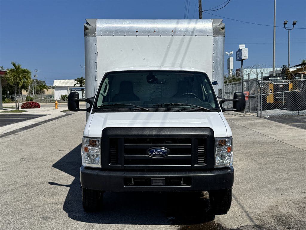 2022 Ford Commercial Vans image 2
