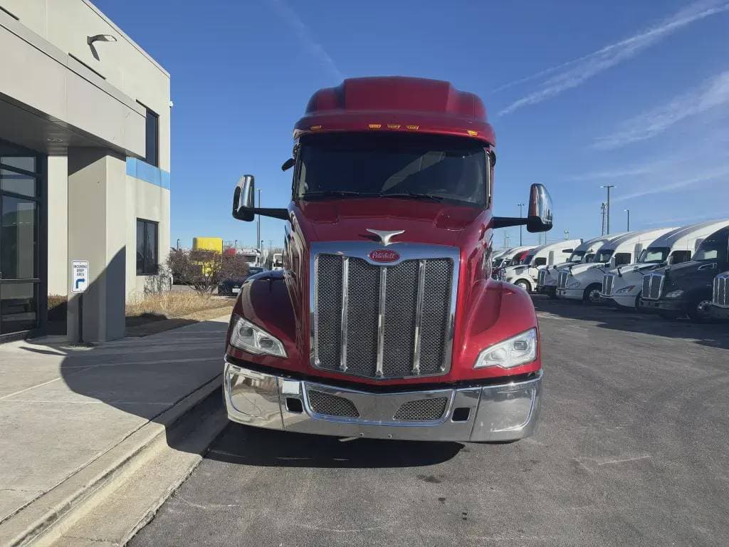 2023 Peterbilt 579 image 4