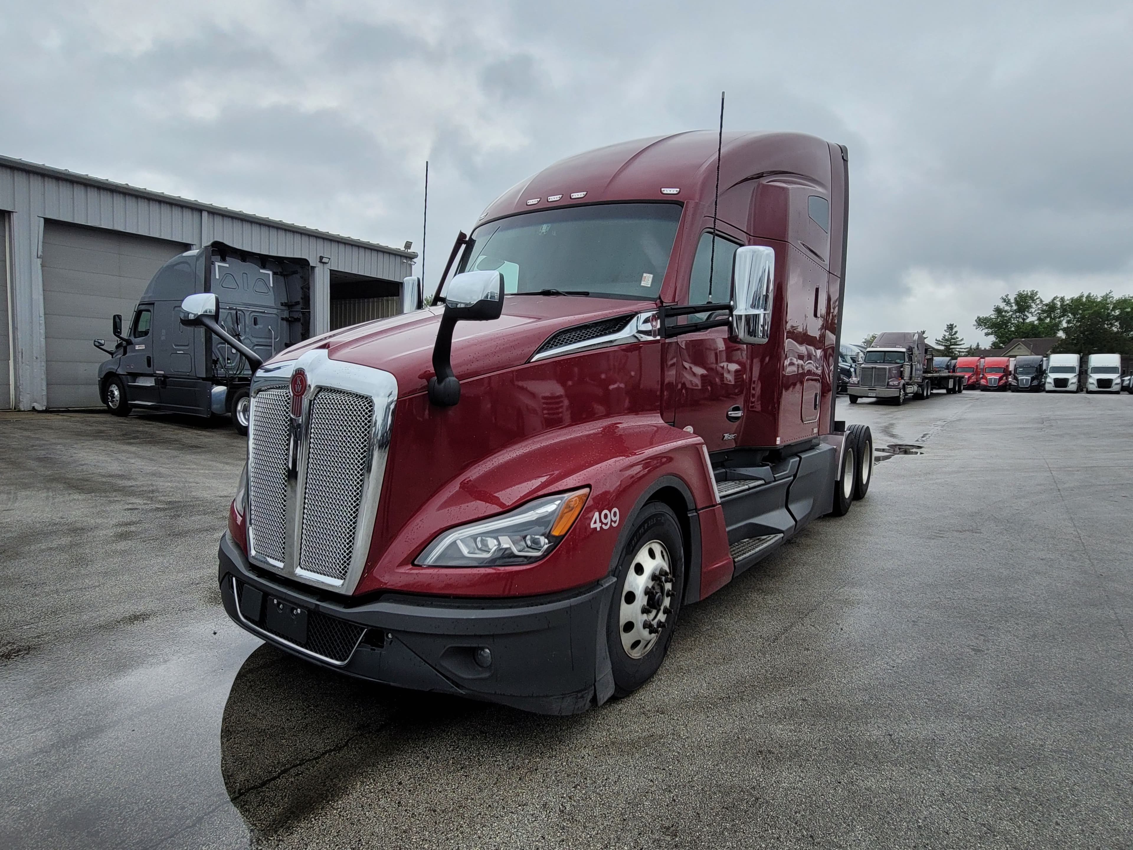 2023 Kenworth T680 image 1