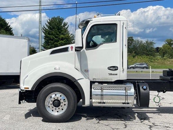 2025 Kenworth T880 image 11