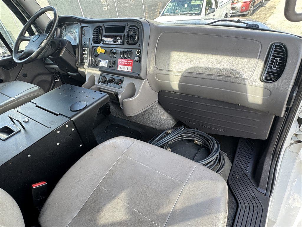 2015 Freightliner M2-112 image 68