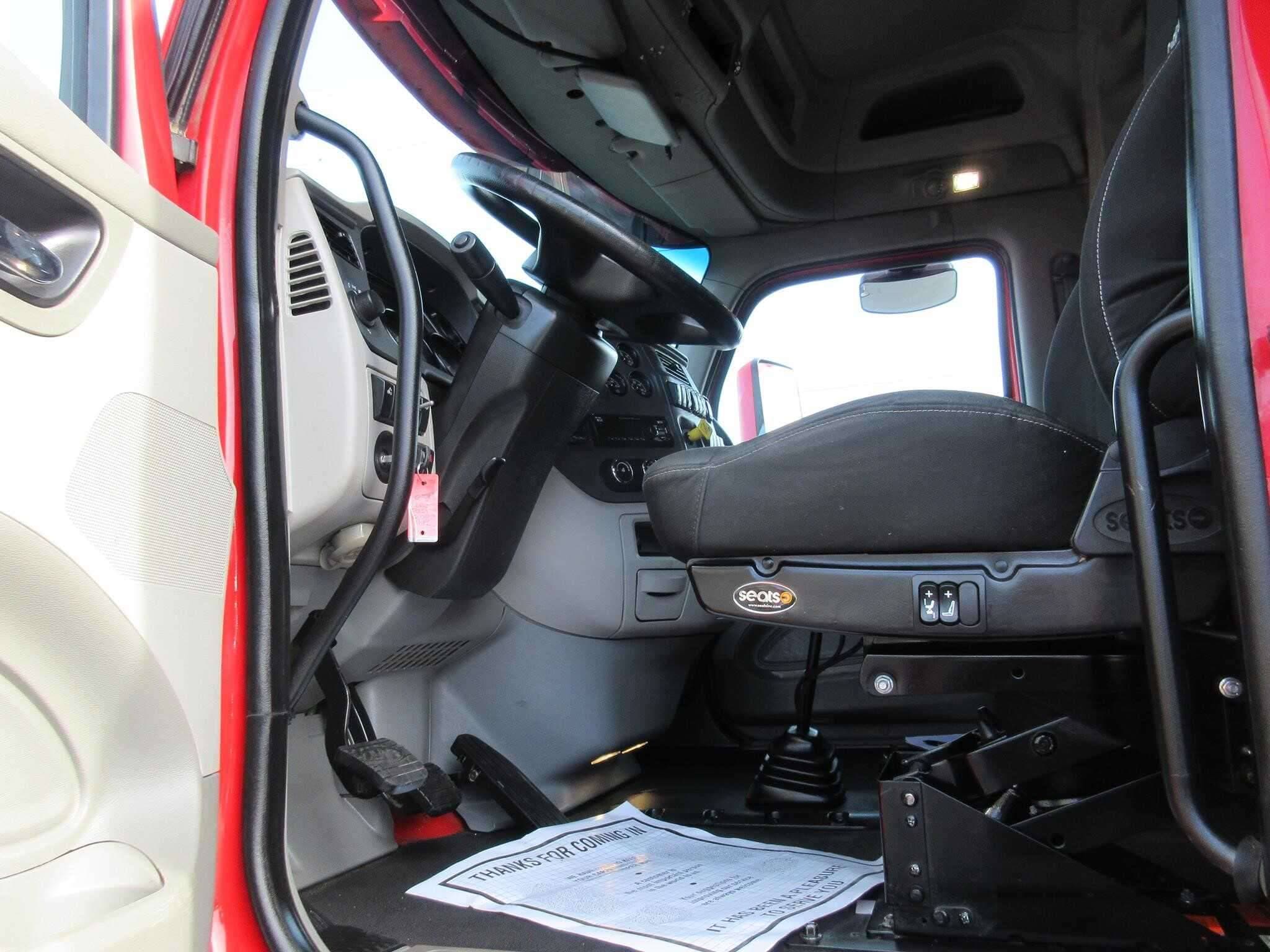 2020 Peterbilt 567 image 22