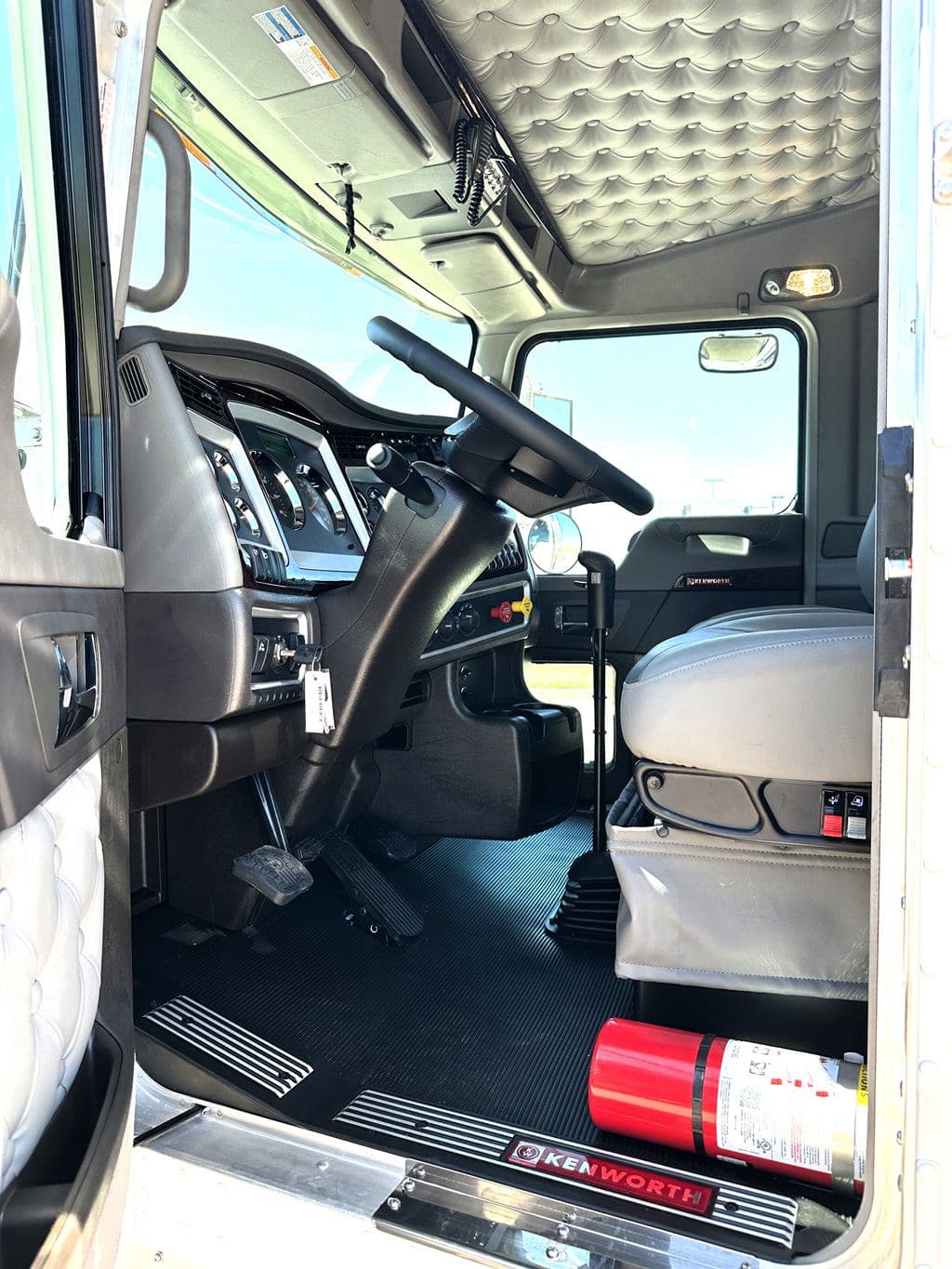 New 2027 KENWORTH W900L image 3