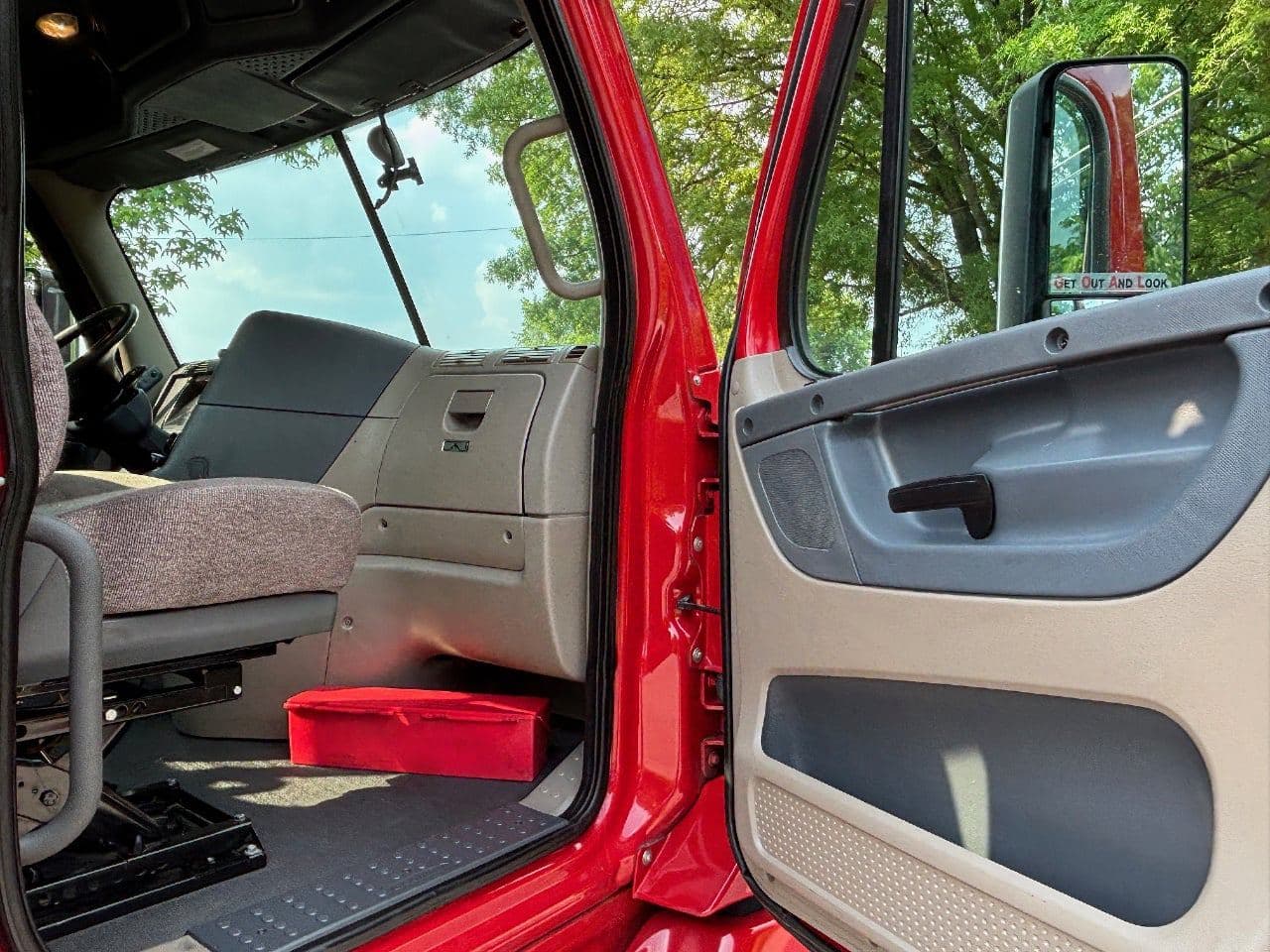 2020 Freightliner Cascadia 125 image 21