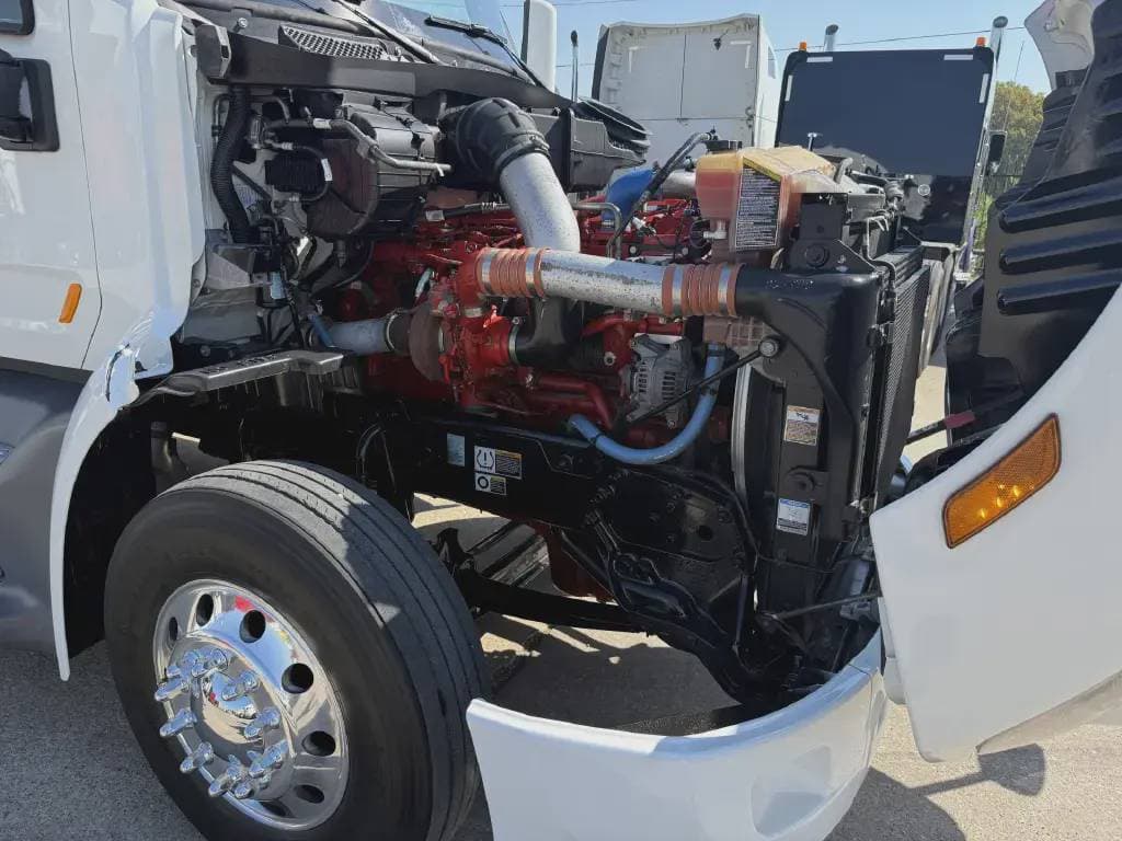 2022 Peterbilt 579 image 9