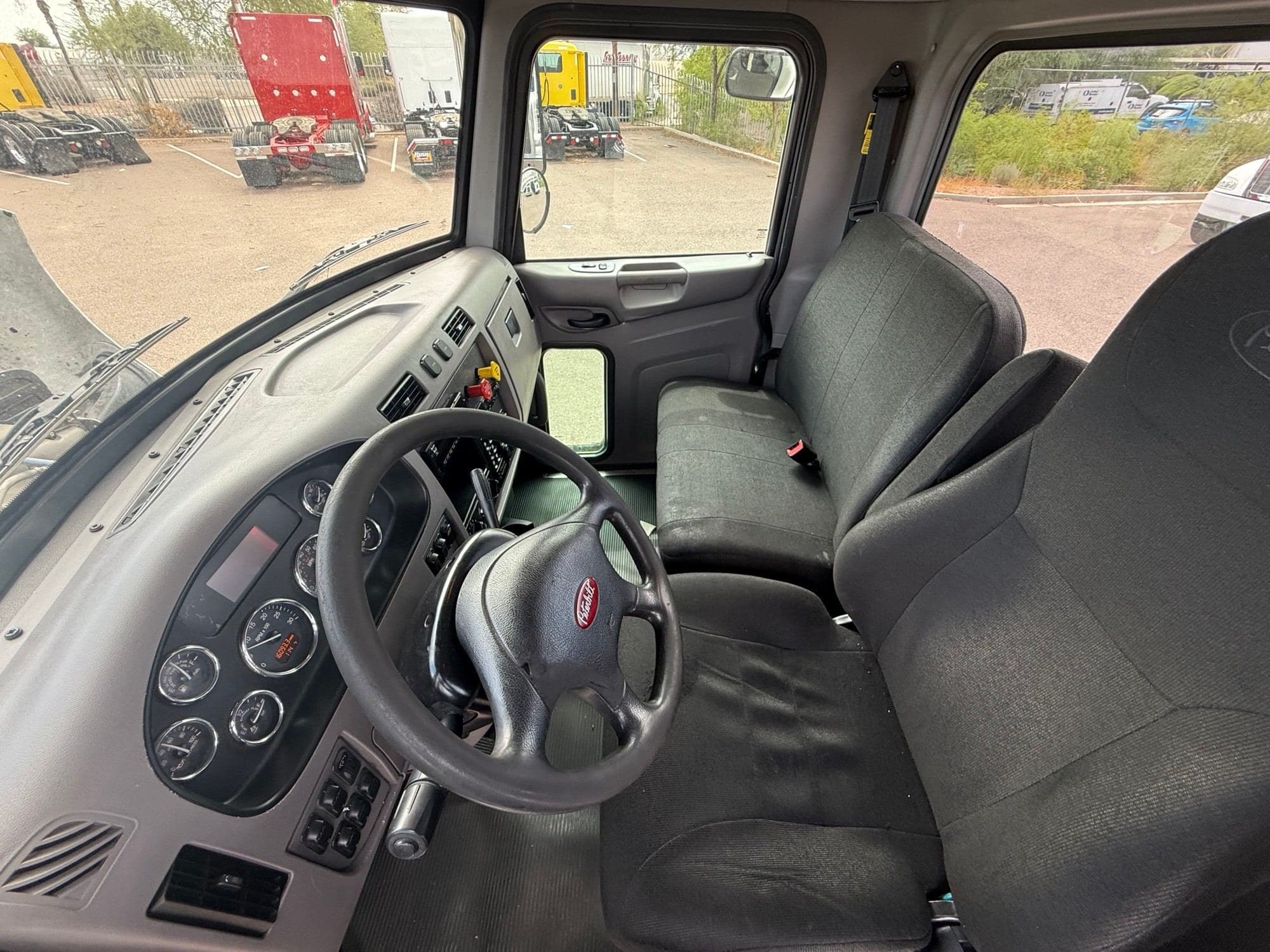 2019 Peterbilt 337 image 8