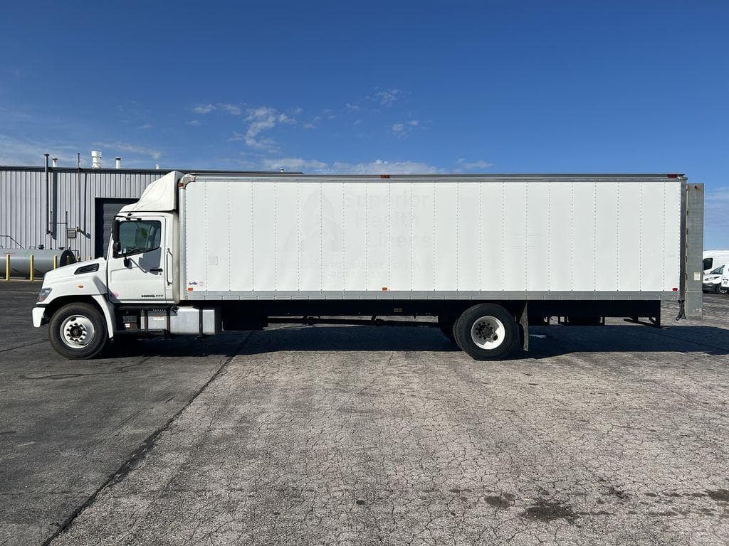 2020 Hino 338 image 2