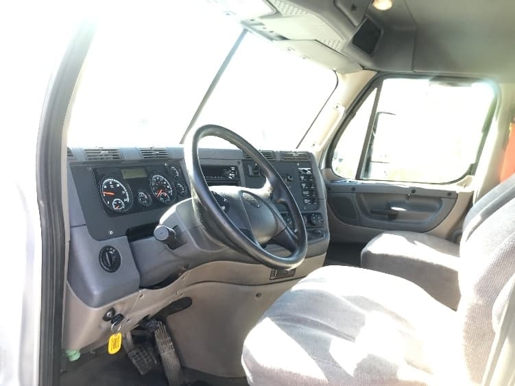 Used 2020 FREIGHTLINER Conventional - Day Cab, Tractor - CASCADIA 113 image 11