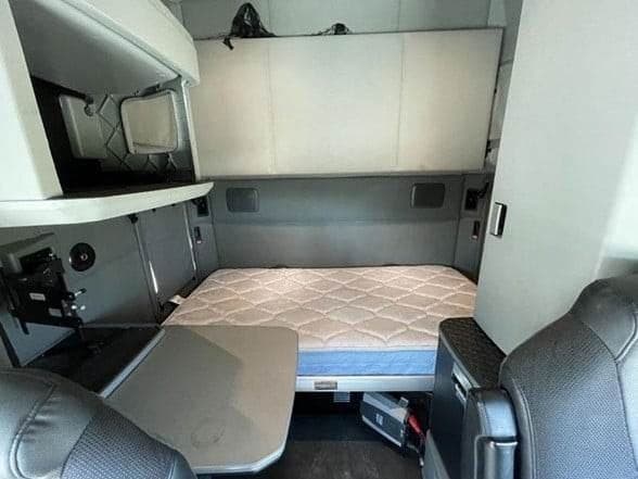 2020 Kenworth T680 image 6