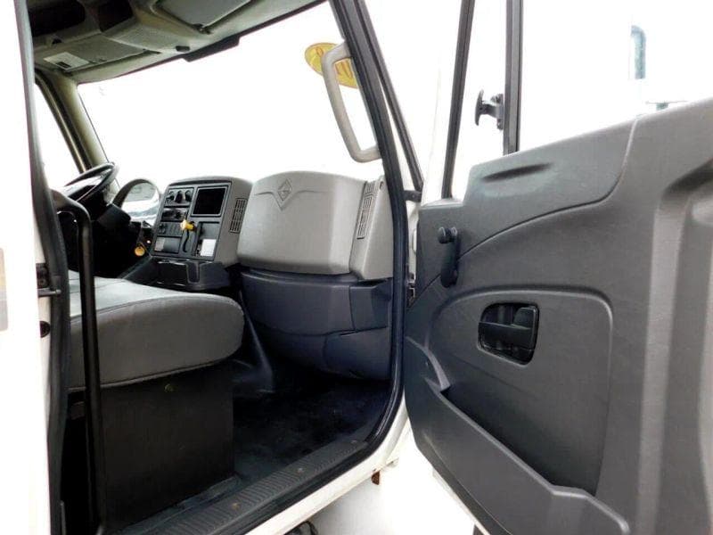 2018 International 4300 image 27
