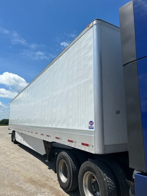 2019 Utility 4000D-X image 2