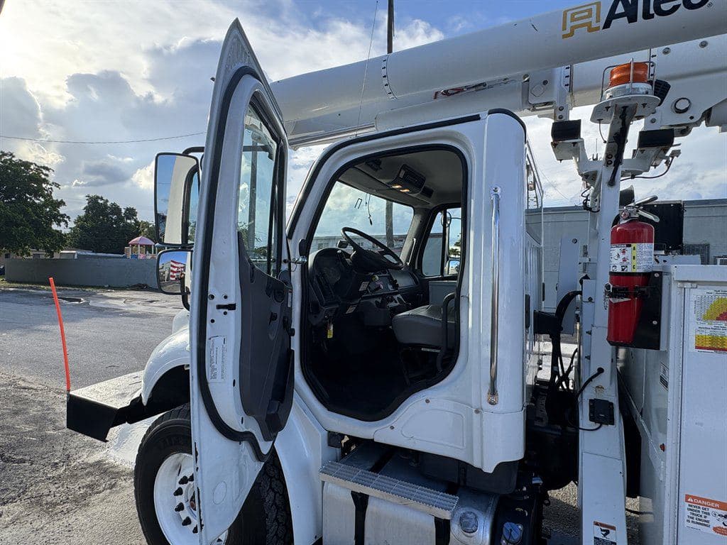 2016 Freightliner M2 106 image 60