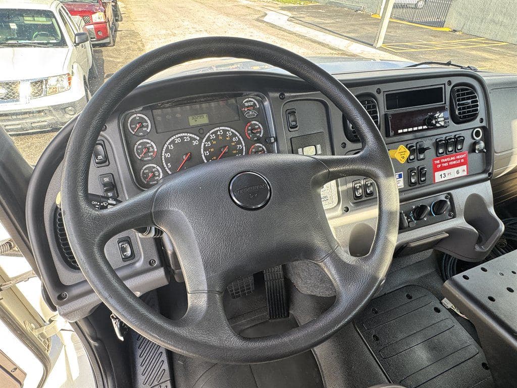 2015 Freightliner M2-112 image 82