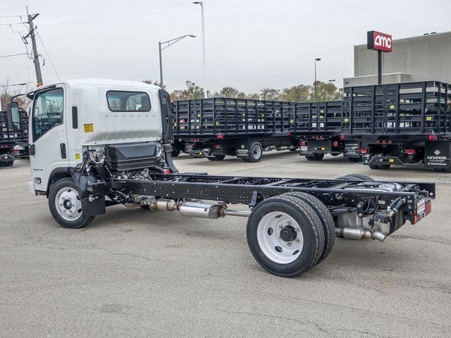 2025 Chevrolet 4500 HG LCF Gas Work Truck 150" Wheelbase Cab Chassis image 5