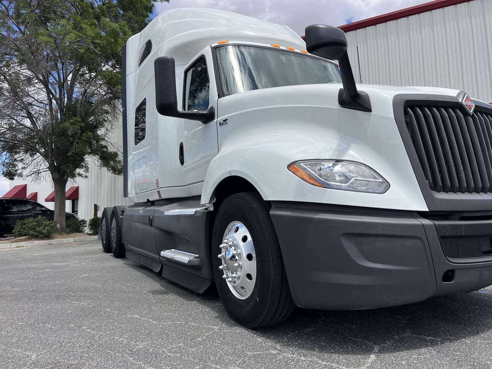 2022 International LT Sleeper Semi Truck - Raised Roof Sleeper, Cummins 450HP, Automatic image 14