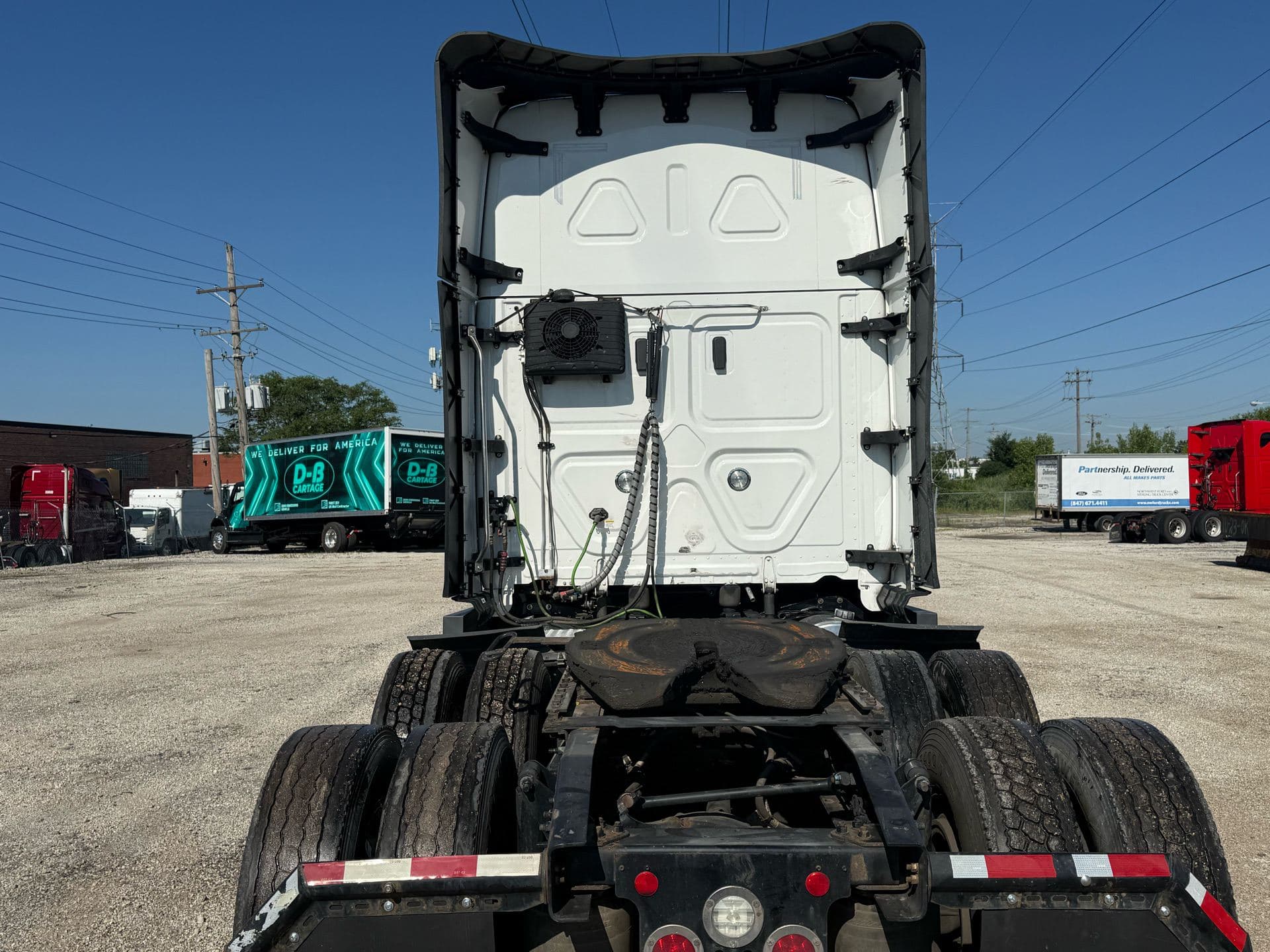 2023 Freightliner - 627k - 13,500 Hours! image 12