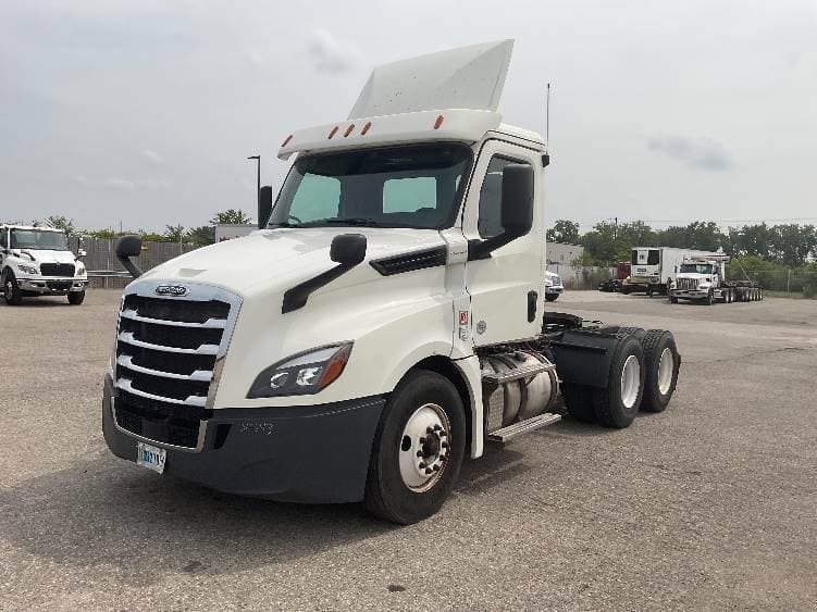 2018 Freightliner Cascadia image 2