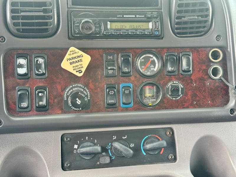 2017 Freightliner M2 106 image 19