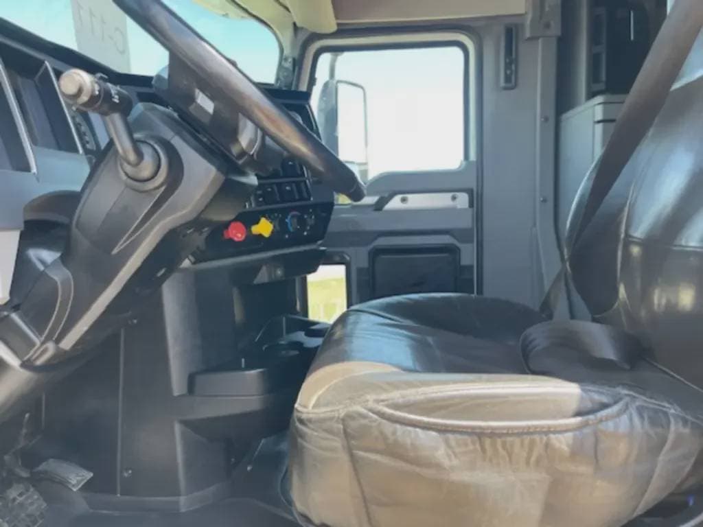 Used 2020 MACK Conventional - Sleeper Truck image 19