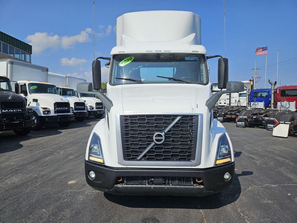 2020 Volvo VNR image 8