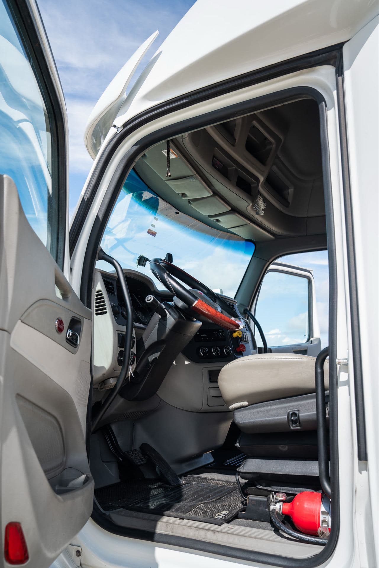 2020 Peterbilt 579 image 3