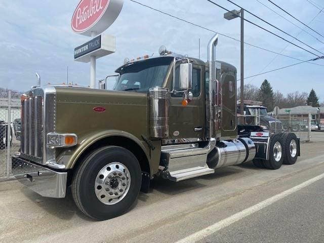 2026 Peterbilt 589 image 1