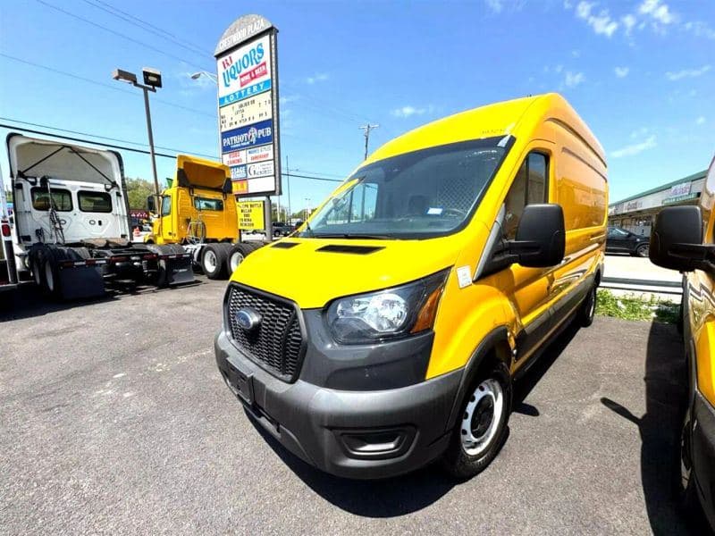 2021 Ford CF8000 image 2