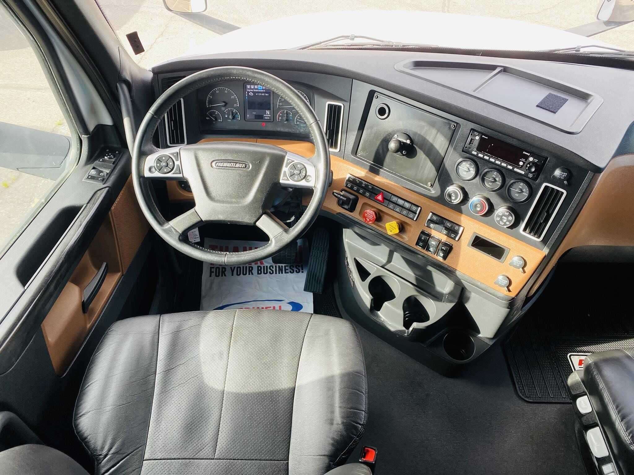 2023 Freightliner Cascadia 126 image 5