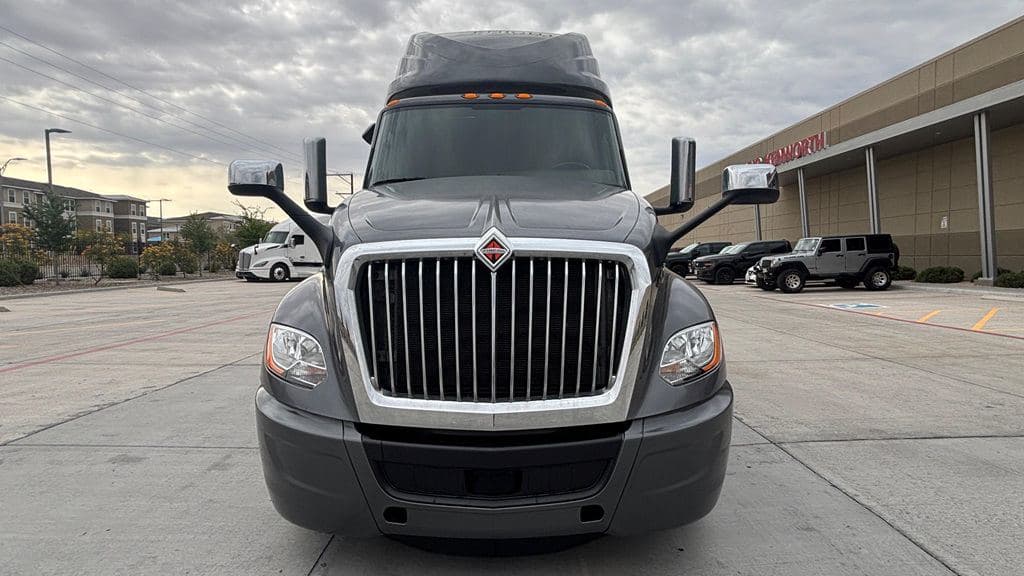 Used 2021 INTERNATIONAL LT625 image 3
