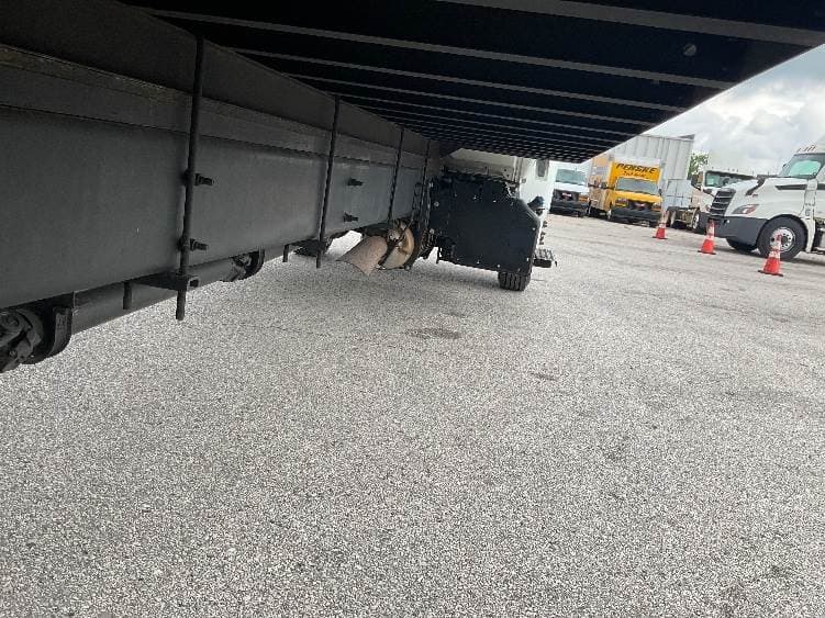 2022 International MV607 Box Truck - 220HP, 6 Speed Automatic, Roll up Door image 14