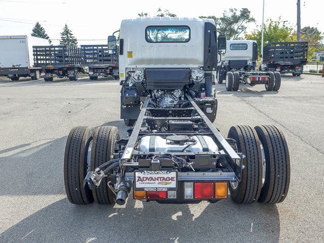 2025 Chevrolet 4500 HG LCF Gas Work Truck 150" Wheelbase Cab Chassis image 4