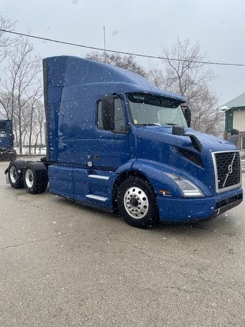 2022 Volvo VNR64T640 image 1
