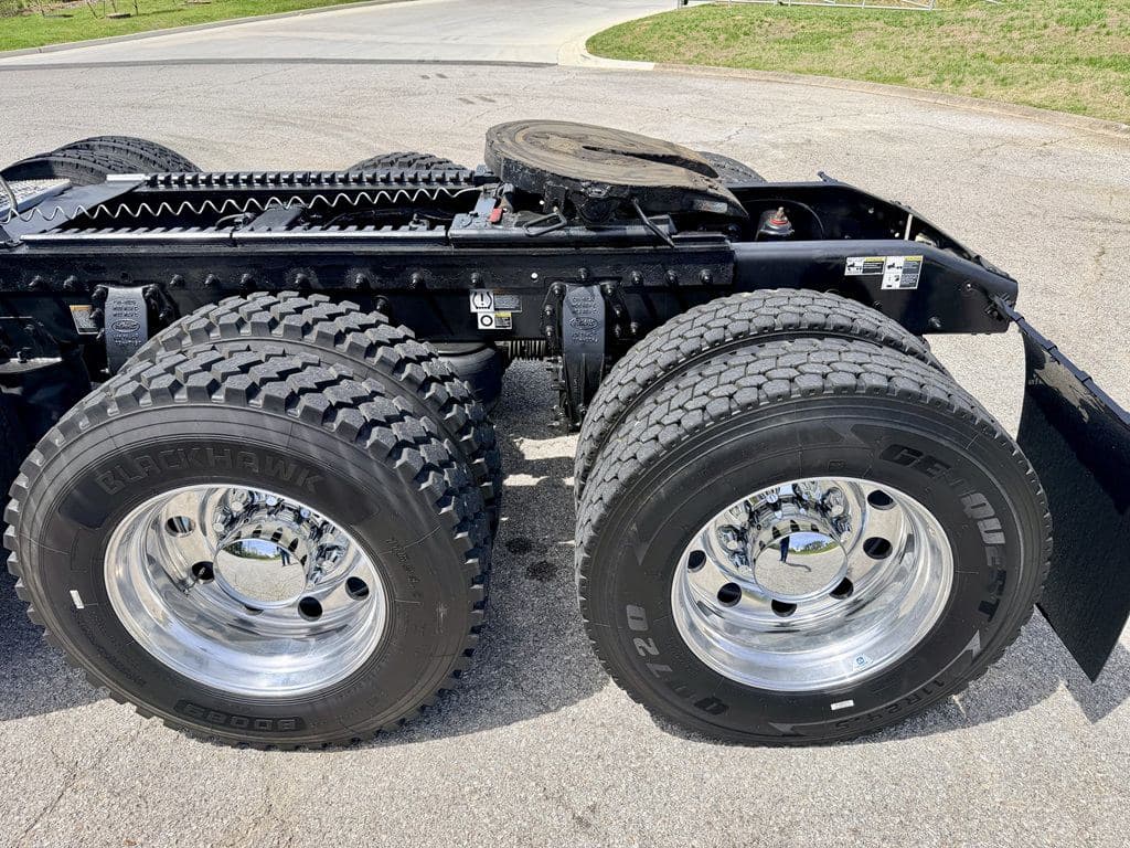 Used 2021 PETERBILT 567 image 7