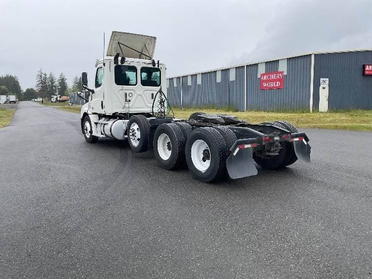 2019 Freightliner Cascadia 126 Day Cab Truck - 505HP, 12 Speed Automatic image 5