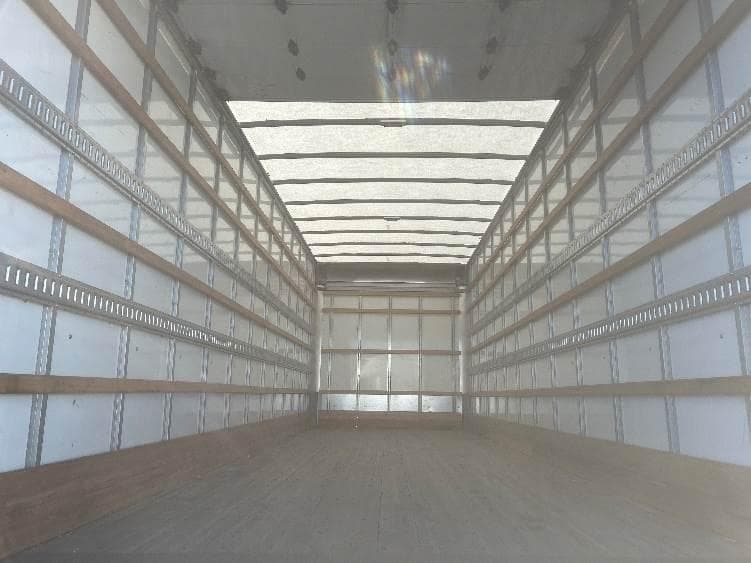 2022 International MV607 Box Truck - 220HP, 6 Speed Automatic, Roll up Door image 8