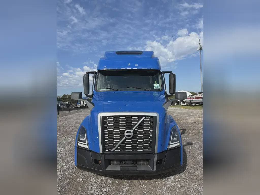 2022 Volvo VNL image 5