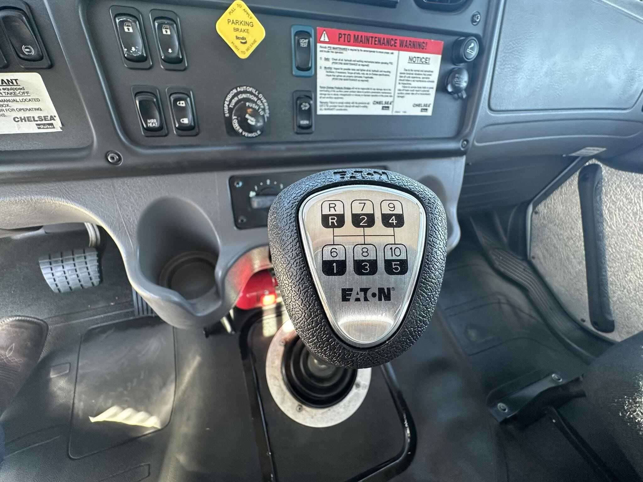 2017 Freightliner M2 image 3