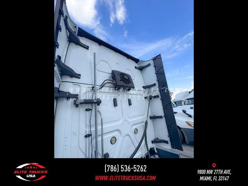 2022 Freightliner Cascadia 126 image 35