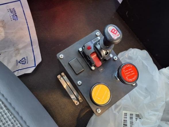 2025 Kenworth T880 image 24