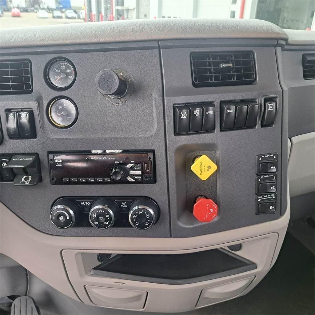 2019 Peterbilt 579 image 9