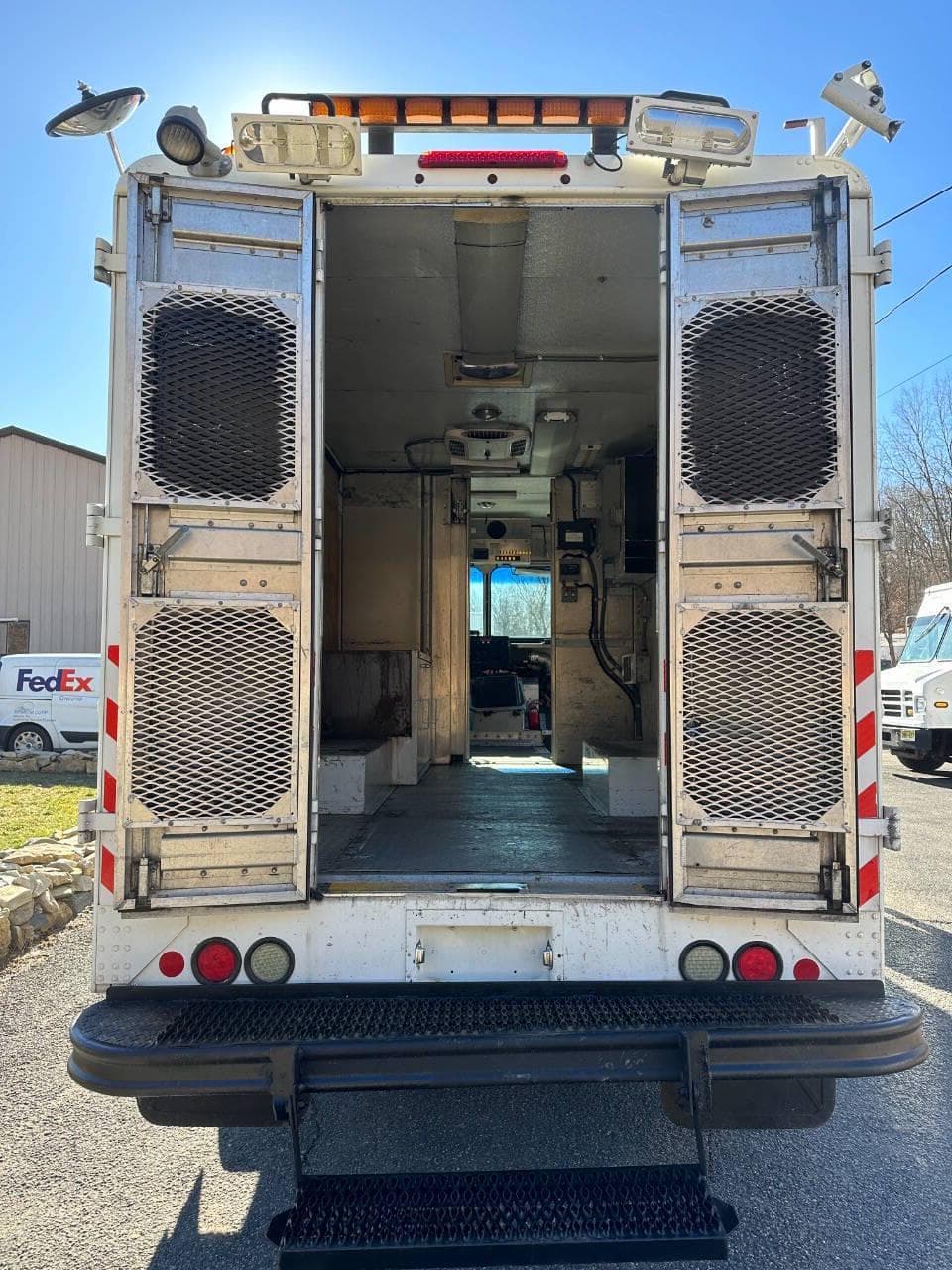 2010 Freightliner MT45 image 3