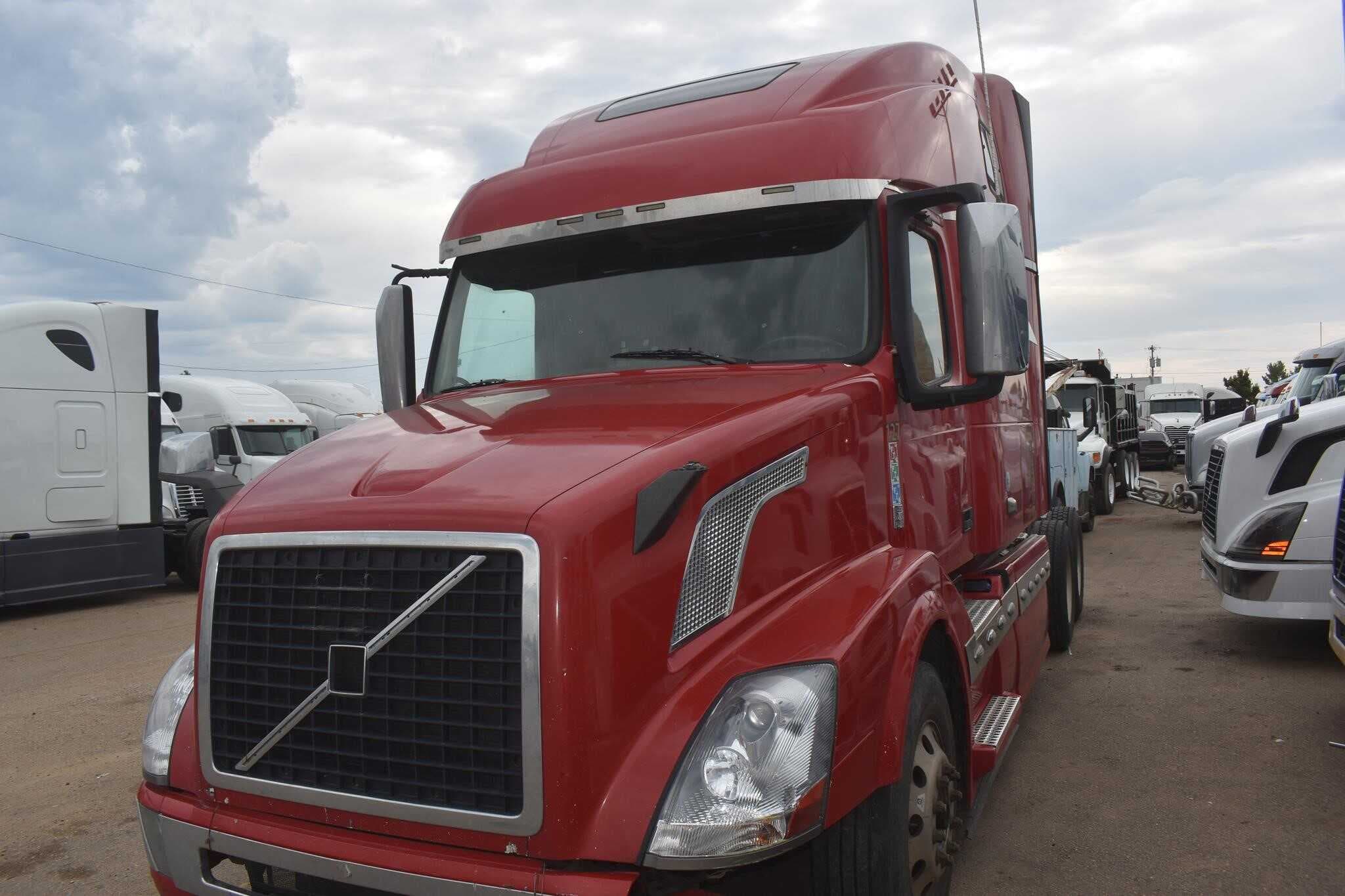 2017 VOLVO VNL64T780 image 3
