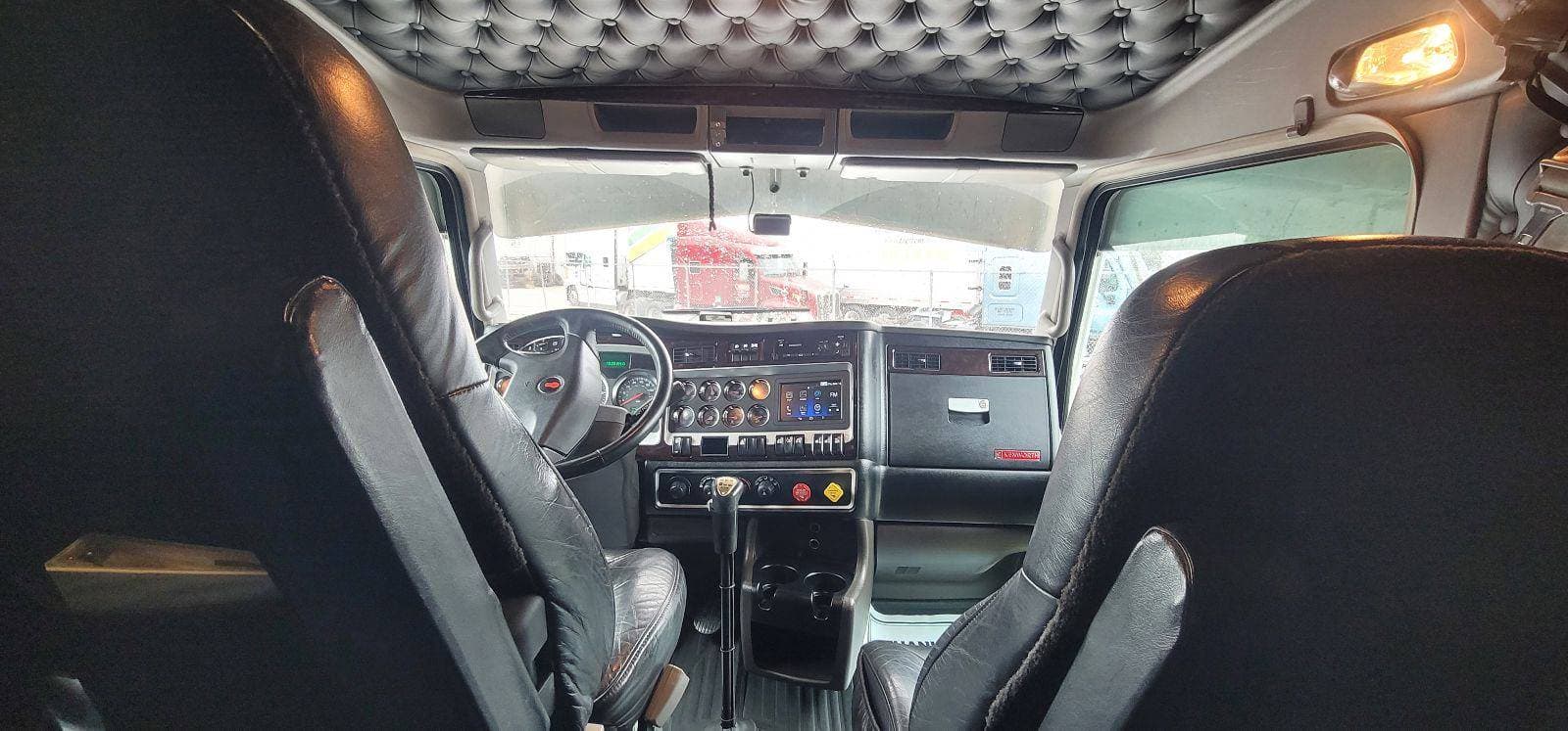 2019 Kenworth W9 Series image 10